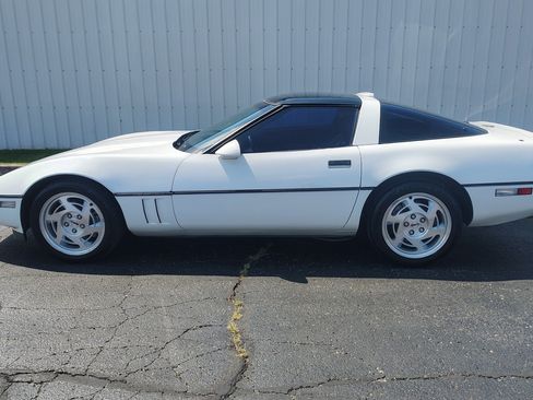 Used 1990 Chevrolet Corvette Coupe RWD image 8