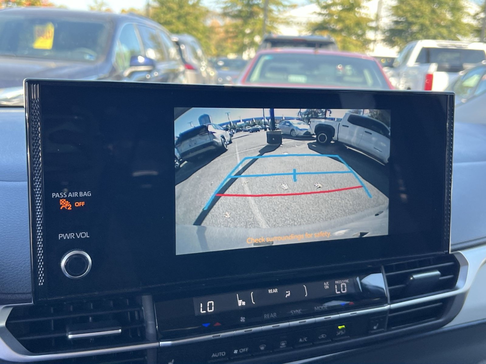 Used 2025 Toyota Sienna XLE FWD image 20