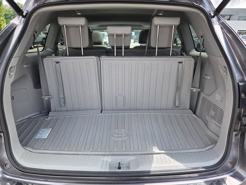 Used 2019 Toyota Highlander XLE AWD/4WD image 29