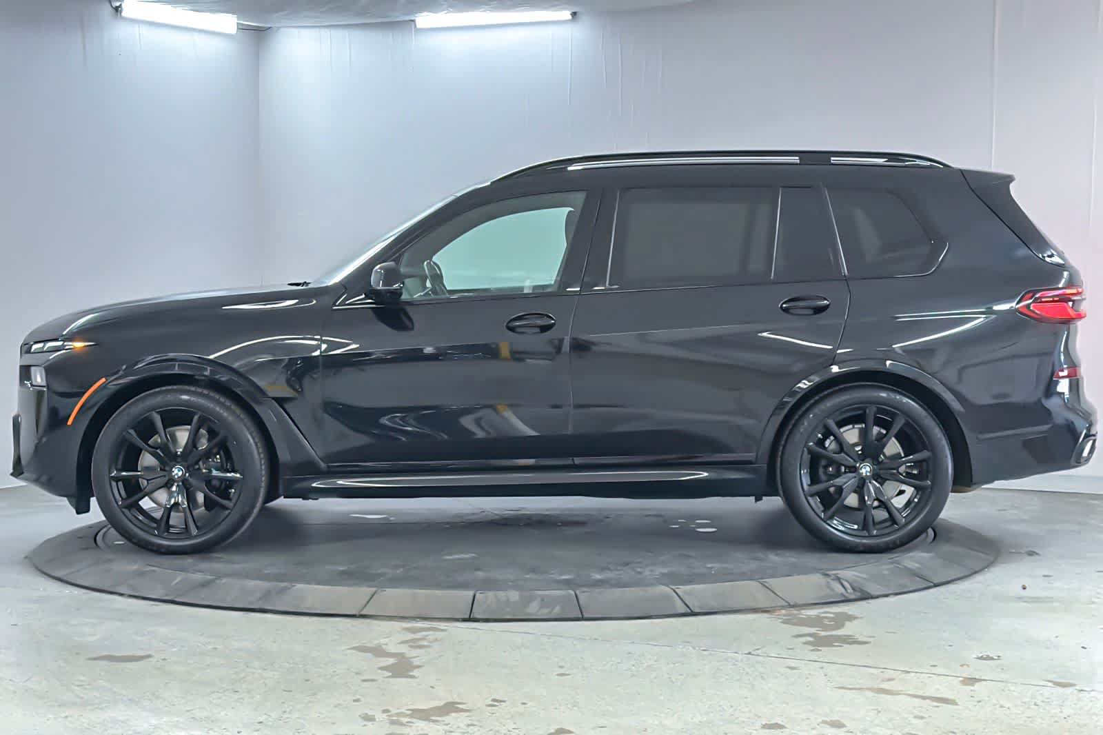 Used 2024 BMW X7 xDrive40i w/ M Sport Package AWD/4WD image 5