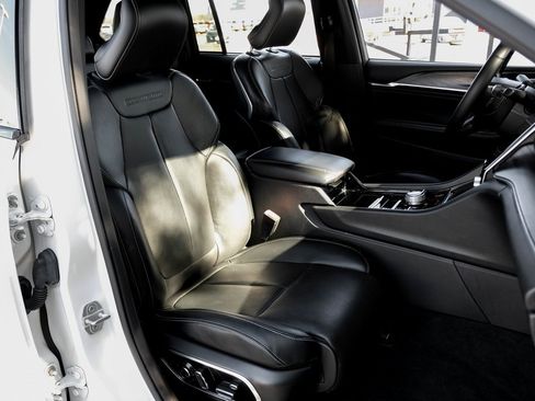 Used 2022 Jeep Grand Cherokee Overland w/ Luxury Tech Group IV image 46