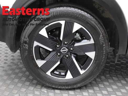 Used 2025 Nissan Kicks SV AWD/4WD image 30
