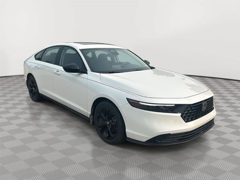 Used 2025 Honda Accord SE image 4