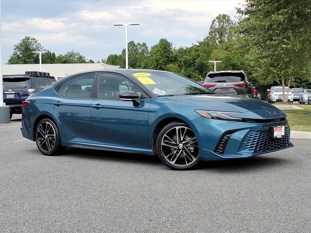 Used 2025 Toyota Camry XSE FWD image 2