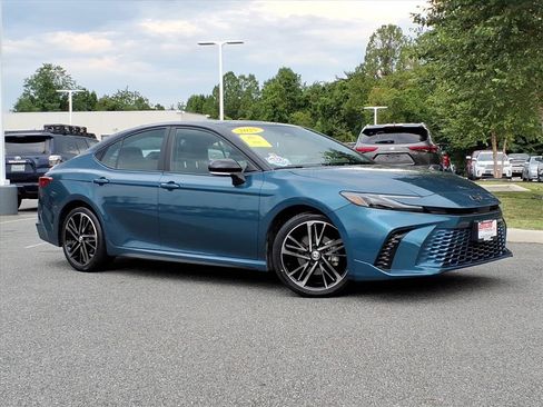 Used 2025 Toyota Camry XSE FWD image 2