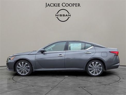 New 2025 Nissan Altima 2.5 SL image 2