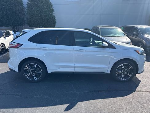 Used 2022 Ford Edge ST image 2