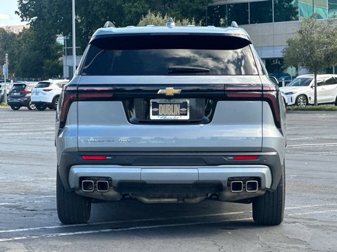 Used 2025 Chevrolet Traverse LT AWD/4WD image 5