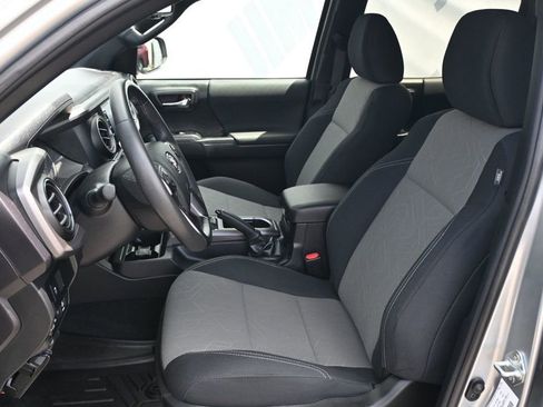 Used 2022 Toyota Tacoma TRD Off-Road image 18