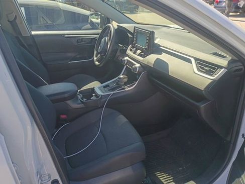 Used 2021 Toyota RAV4 LE image 16