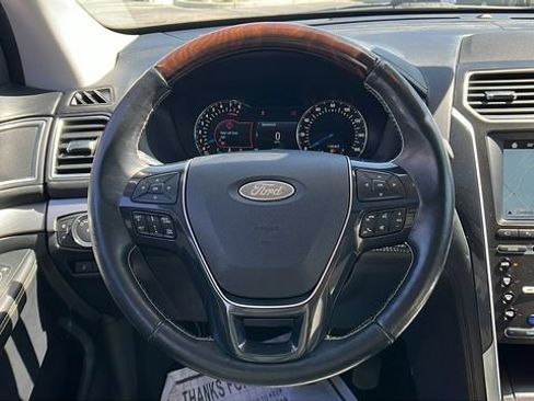 Used 2017 Ford Explorer Platinum AWD/4WD image 25