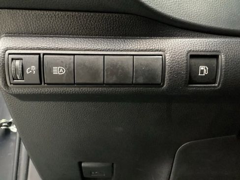 Used 2025 Toyota Corolla LE image 11