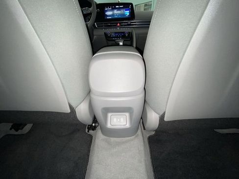 Used 2024 Hyundai Elantra SEL FWD image 28