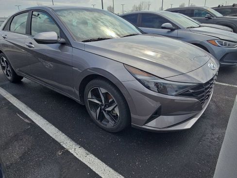 Used 2023 Hyundai Elantra SEL w/ Convenience Package image 6
