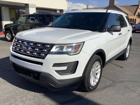 Used 2017 Ford Explorer 4WD image 2