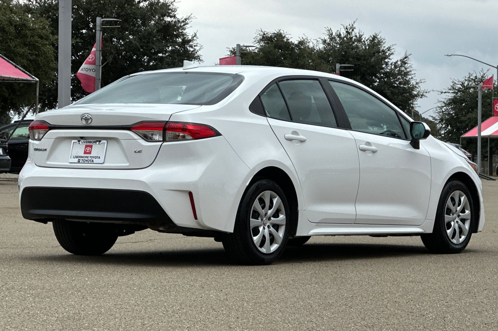Used 2024 Toyota Corolla LE FWD image 4