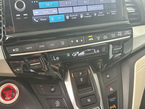 Used 2025 Honda Odyssey EX-L image 18