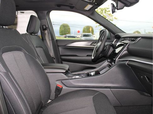 New 2025 Jeep Grand Cherokee Laredo X w/ Luxury Tech Group I image 24