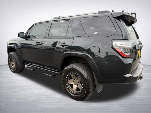 Used 2020 Toyota 4Runner SR5 Premium w/ Moonroof Package AWD/4WD image 5