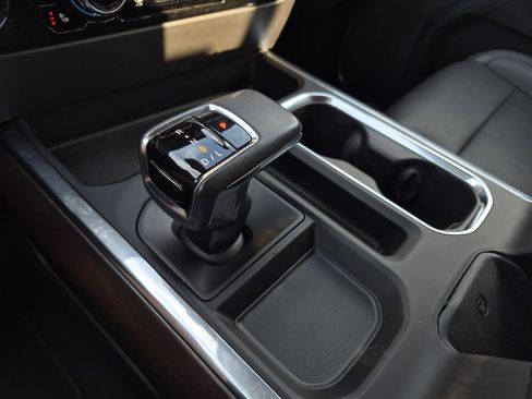 Used 2022 GMC Sierra 1500 SLT w/ SLT Convenience Package image 31