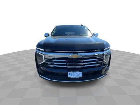 Used 2025 Chevrolet Suburban Premier AWD/4WD image 3
