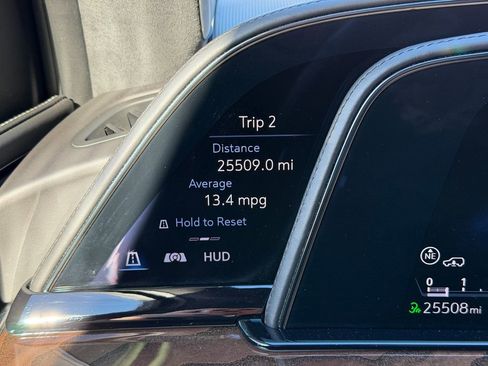 Used 2021 Cadillac Escalade Premium Luxury Platinum image 17