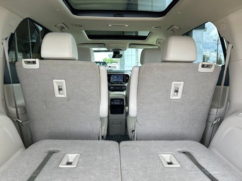 Used 2021 GMC Acadia Denali w/ Denali Technology Package FWD image 14