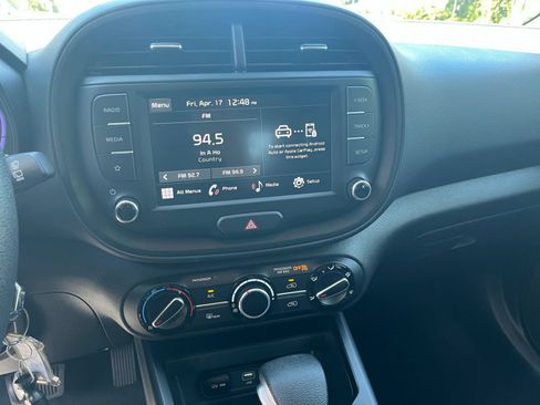 Used 2025 Kia Soul LX w/ LX Technology Package FWD image 14