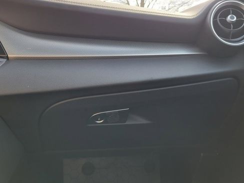 Used 2024 Alfa Romeo Giulia Veloce image 11