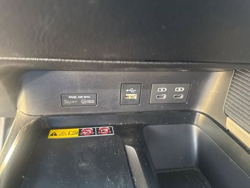 Used 2025 Toyota Camry SE image 14