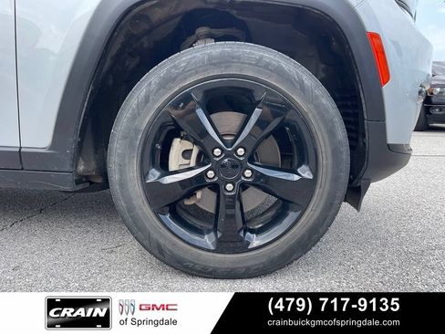 Used 2023 Jeep Grand Cherokee L Limited w/ Black Appearance Package AWD/4WD image 32
