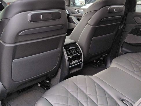 Used 2026 BMW X7 xDrive40i w/ M Sport Package AWD/4WD image 19