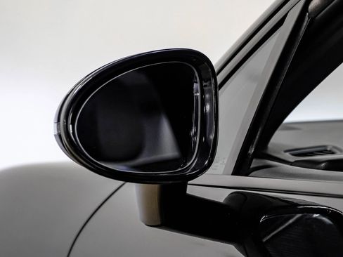 Used 2021 Porsche Macan image 38