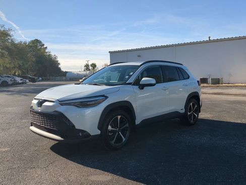 Used 2024 Toyota Corolla Cross XSE image 8