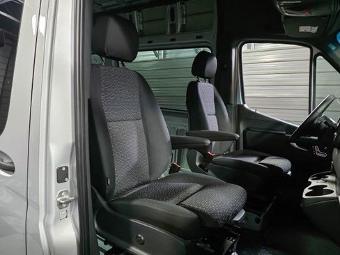 Used 2022 Mercedes-Benz Sprinter 3500 image 18