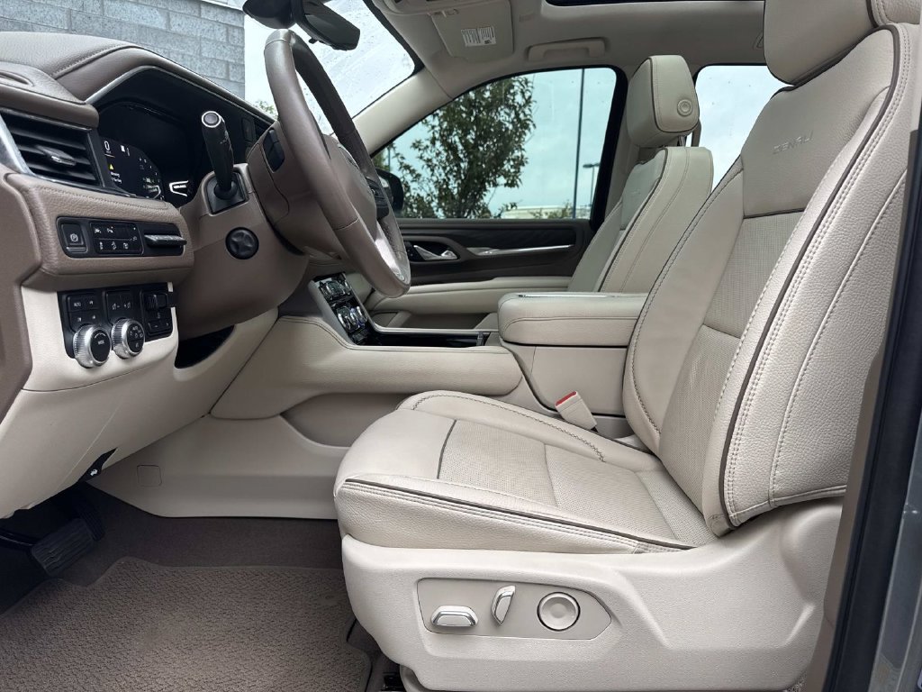 Used 2022 GMC Yukon Denali w/ Denali Premium Package AWD/4WD image 22