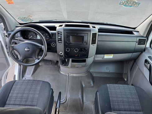 Used 2015 Freightliner Sprinter 2500 RWD image 14