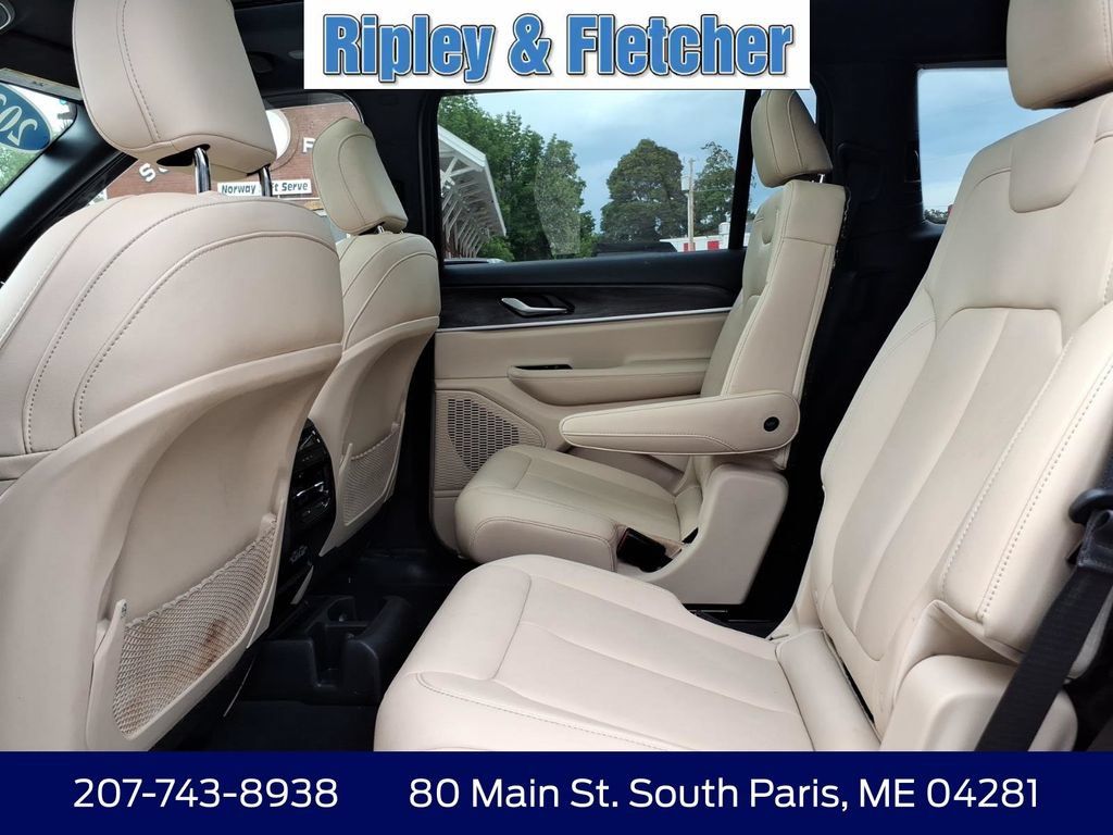 Used 2023 Jeep Grand Cherokee L Limited AWD/4WD image 15