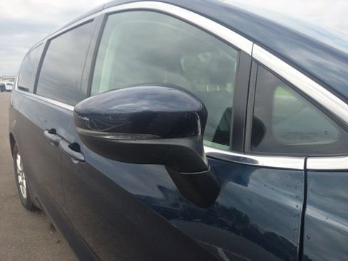 Used 2023 Chrysler Pacifica Touring-L FWD image 5