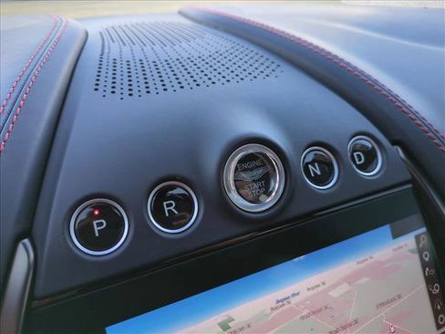 Used 2022 Aston Martin DBX image 12