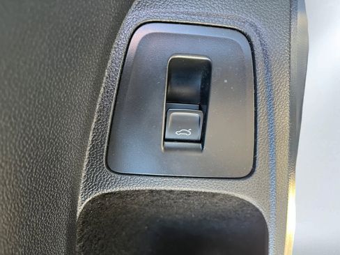 Used 2022 Volkswagen Tiguan SE image 14