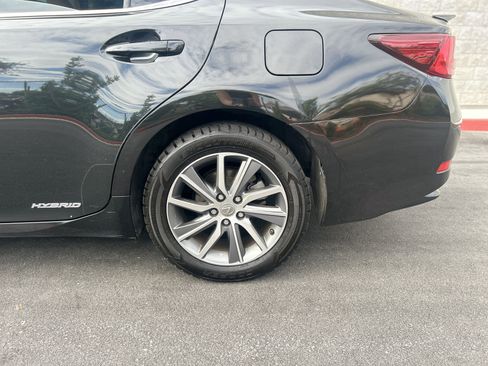 Used 2017 Lexus ES 300h w/ Navigation System Package FWD image 21