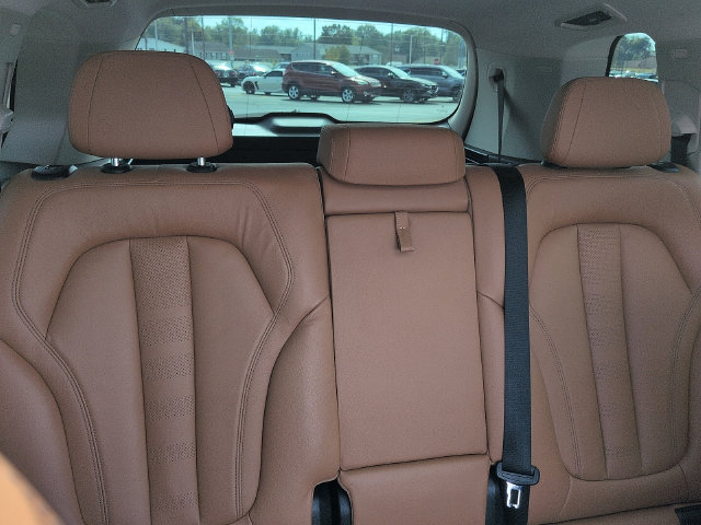 Used 2022 BMW X7 xDrive40i w/ Premium Package AWD/4WD image 11