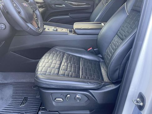 Used 2023 Cadillac Escalade ESV Sport Platinum w/ LPO, ONYX Package image 8