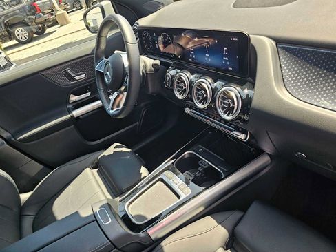 Used 2025 Mercedes-Benz GLA 250 image 11