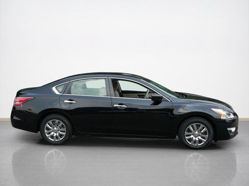 Used 2015 Nissan Altima 2.5 S FWD image 2