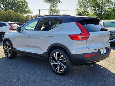 Used 2022 Volvo XC40 T5 R-Design w/ Advanced Package AWD/4WD image 4