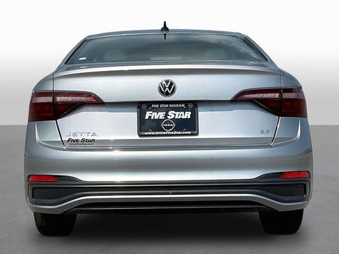 Used 2024 Volkswagen Jetta SE FWD image 6