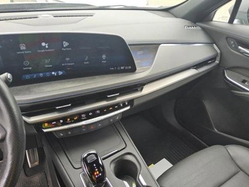 Used 2024 Cadillac XT4 Sport image 8