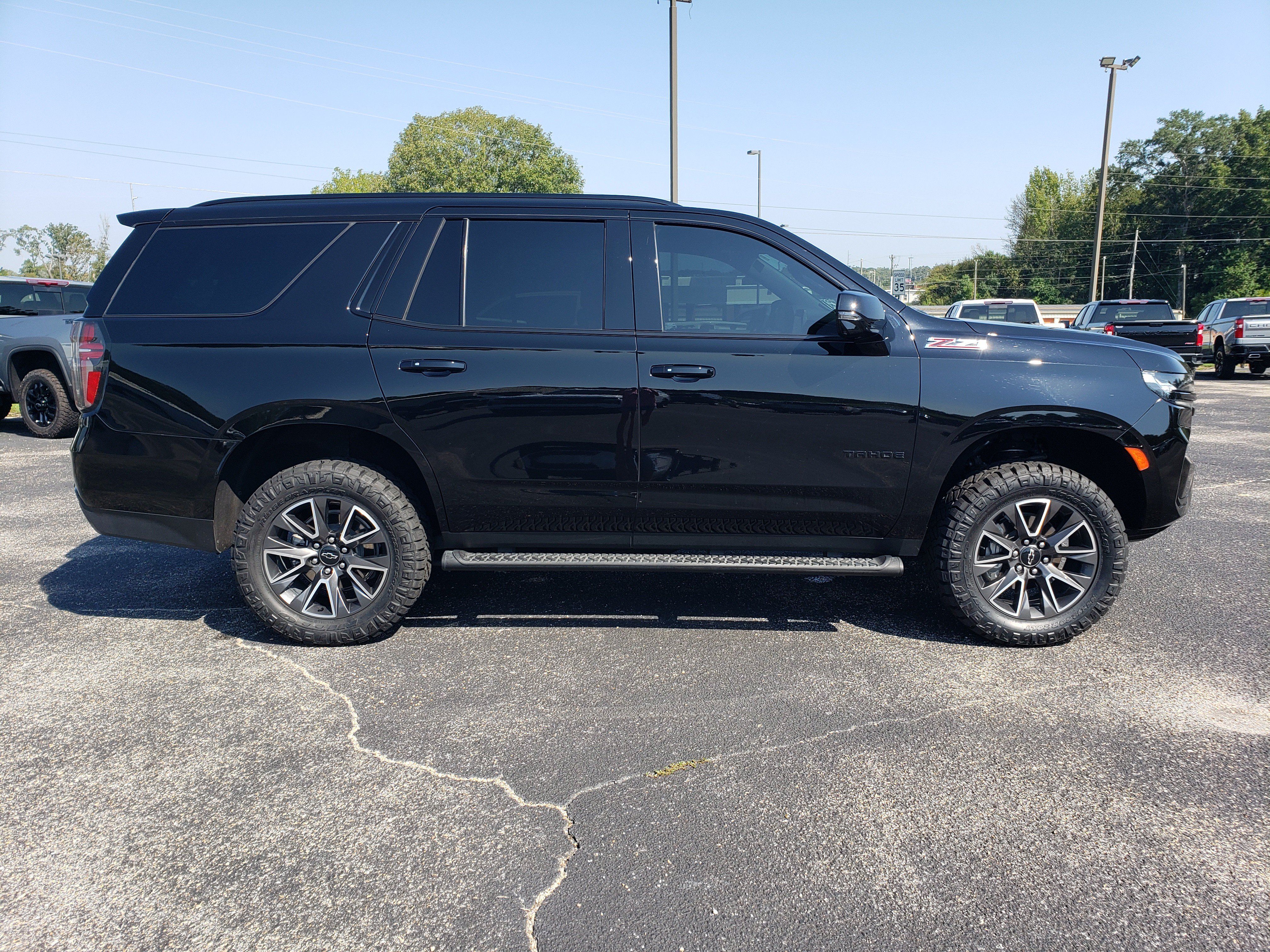 Used 2024 Chevrolet Tahoe Z71 w/ Luxury Package AWD/4WD image 5